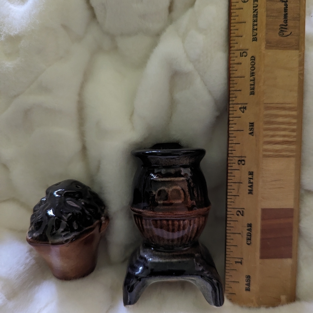 Vintage. Salt and pepper stove and coal